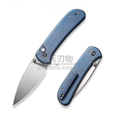 We Knife Qubit 蓝色钛柄按钮锁定折（CPM-20CV 手工打磨锻面）